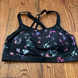 Livi Active Molded No Wire adjustable straps sports bra Size 40DDD